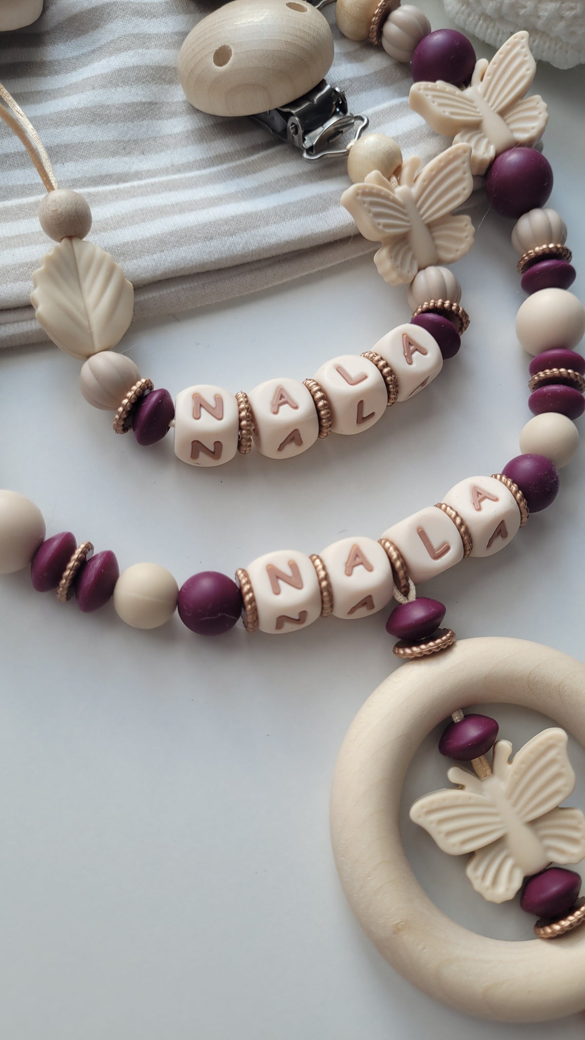 Kinderwagenkette & Schnullerkette Set mit Namen Schmetterling Blatt goldene Scheiben bordeaux beige braun Silikon Holz | personalisiert