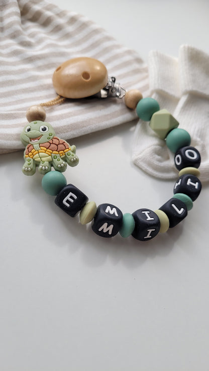 Schnullerkette mit Namen für Jungen Schildkröte grün blaugrün
