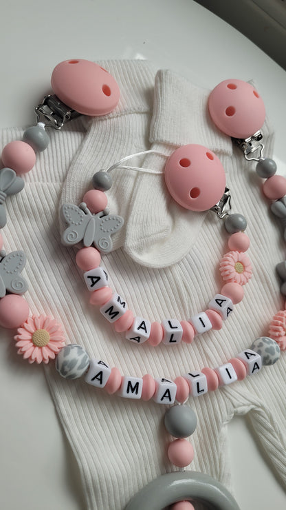 Kinderwagenkette & Schnullerkette mit Namen für Mädchen  rosa grau Schmetterling