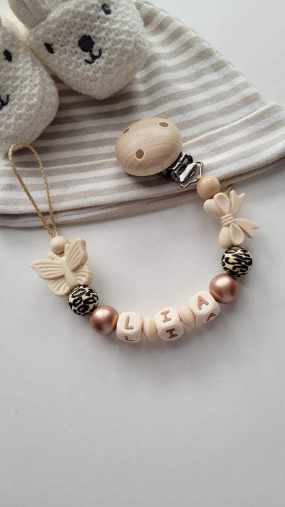 Schnullerkette mit Namen für Mädchen Schmetterling & Schleife leo beige rosegold