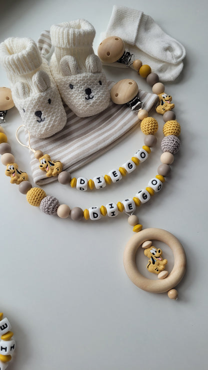 Kinderwagenkette & Schnullerkette mit Namen für Jungen Hund beige graubraun gelb