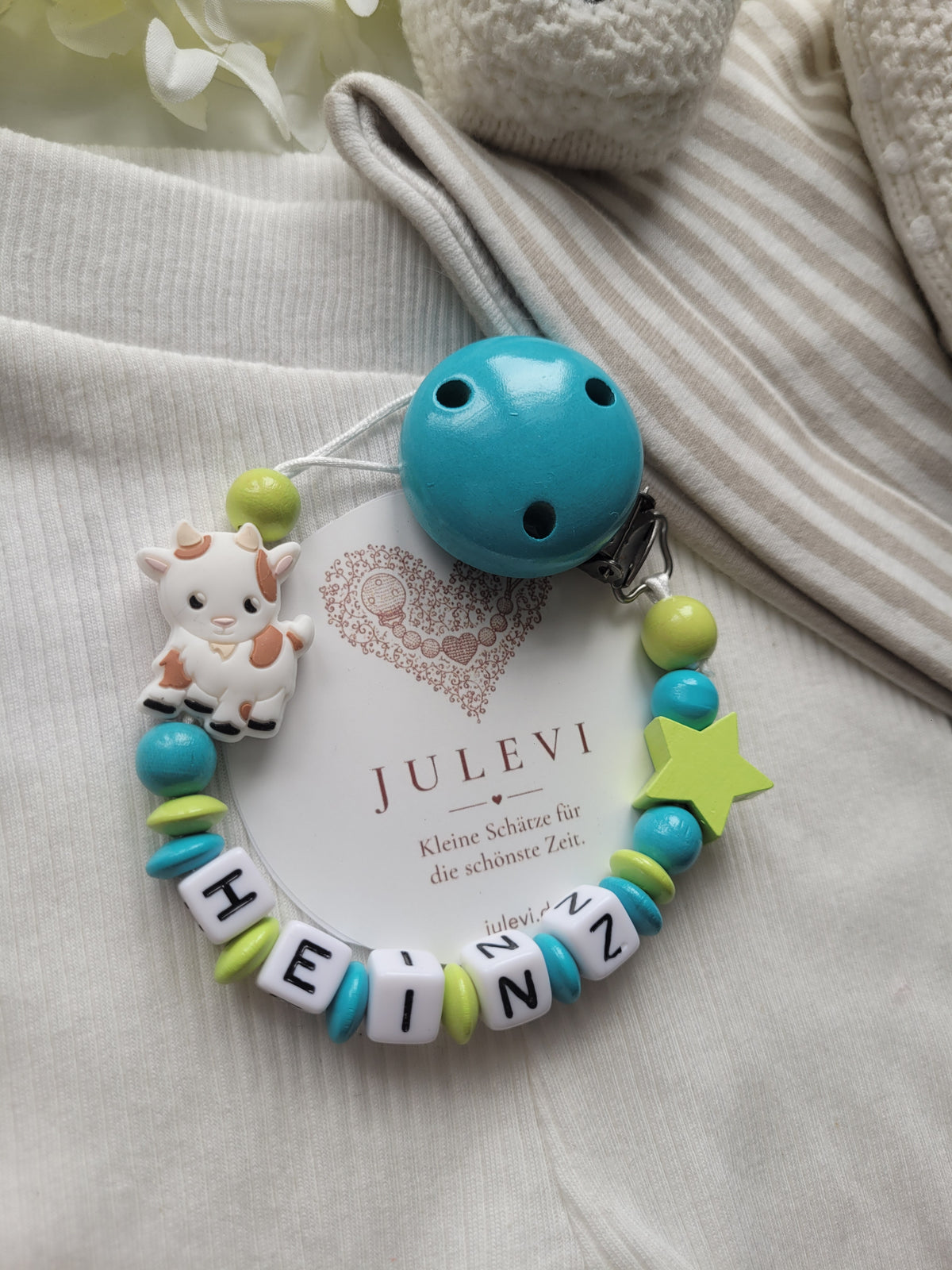 Schnullerkette mit Namen für Jungen Holzstern Ziegenbock türkis hellgrün personalisiert