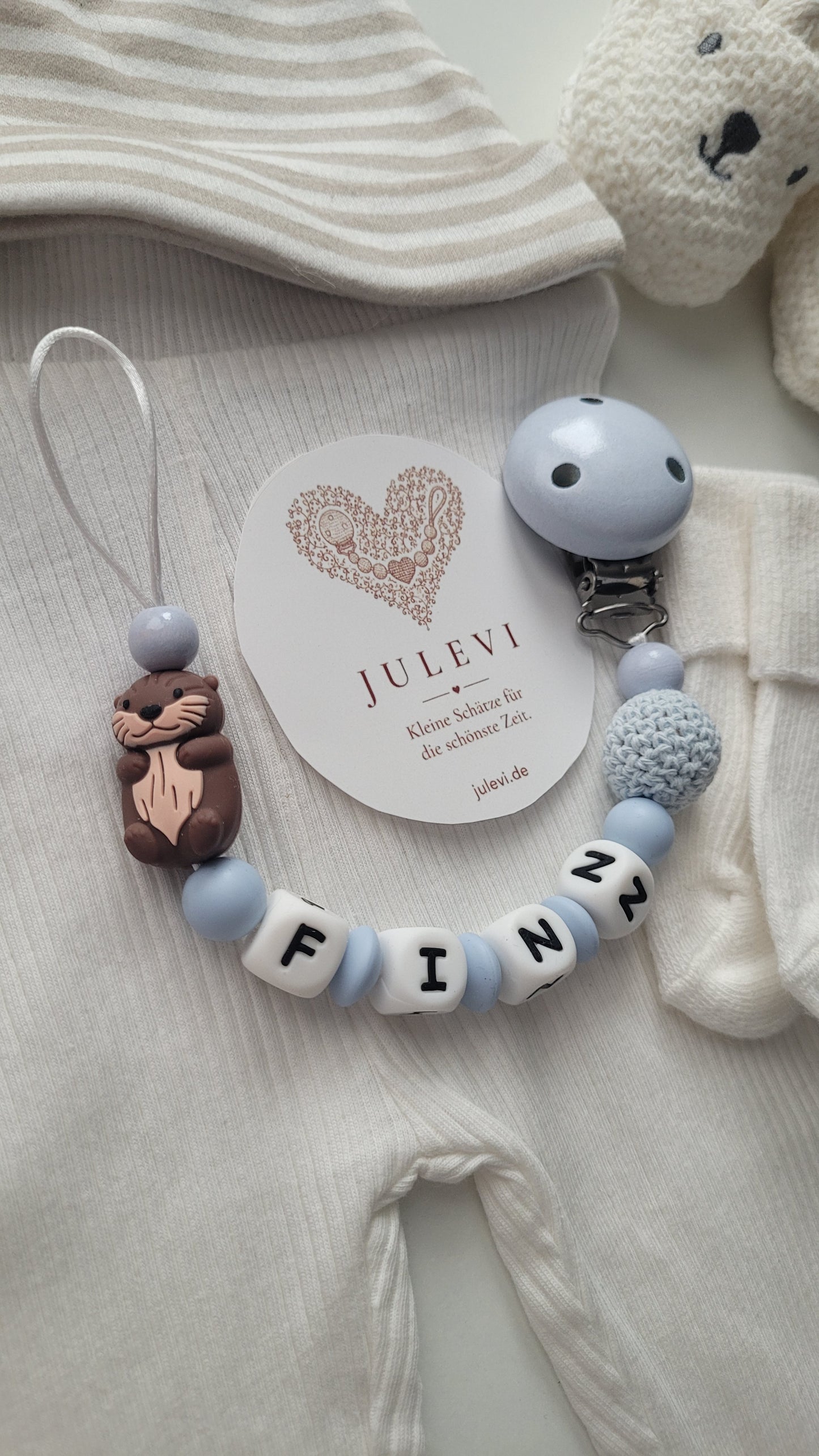 Schnullerkette mit Namen für Jungen Otter hellblau Häkelperle