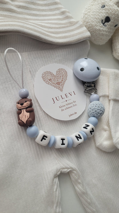 Schnullerkette mit Namen für Jungen Otter hellblau Häkelperle