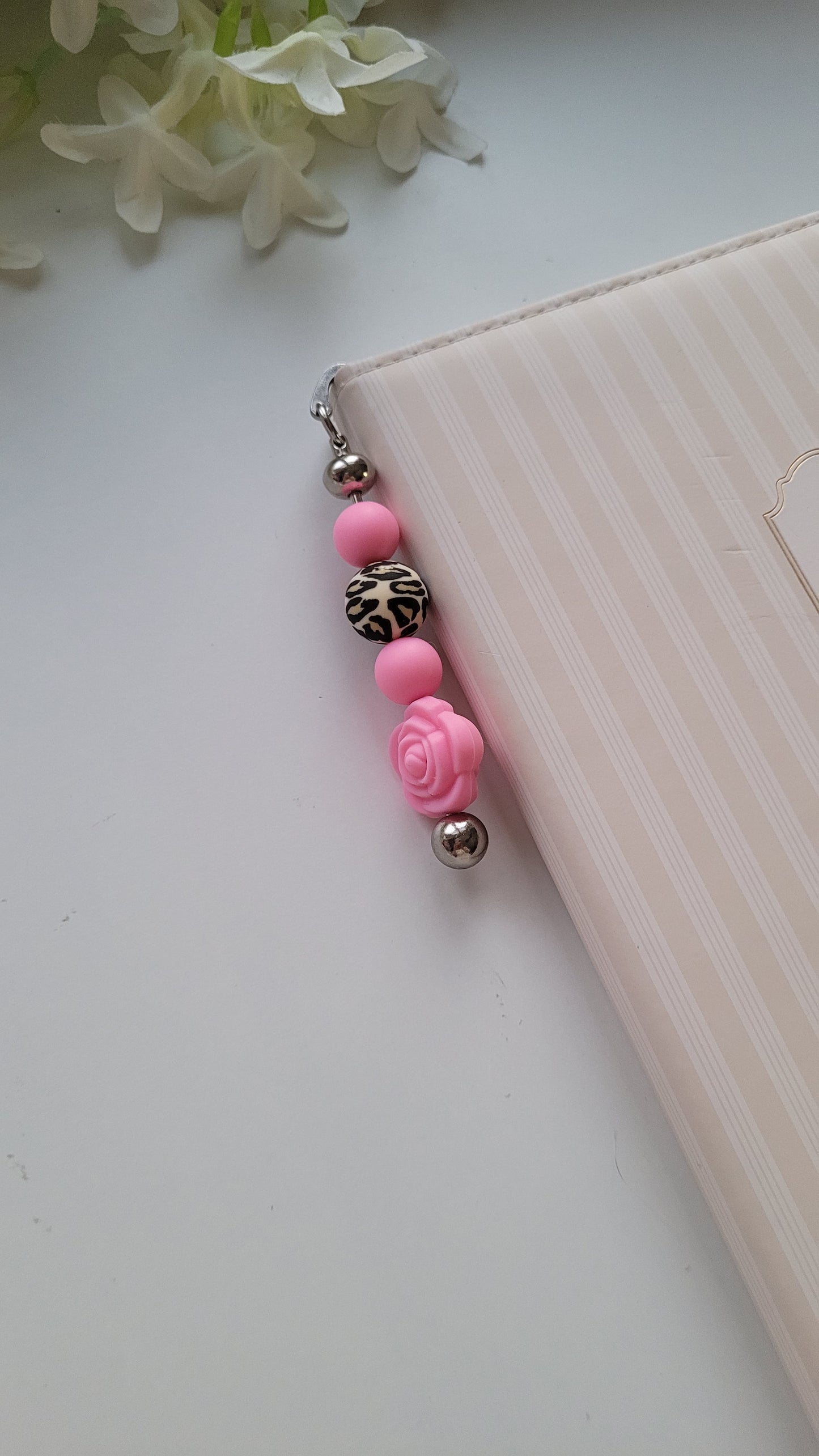 Lesezeichen Rose leo pink