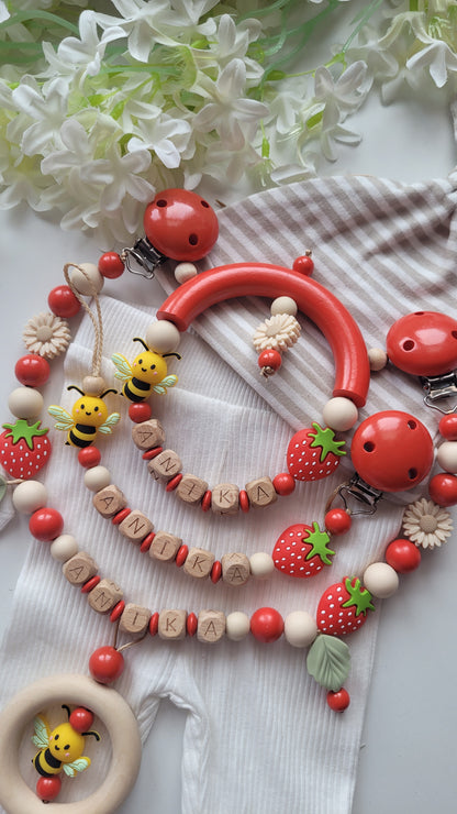 3er Set Kinderwagenkette & Schnullerkette + Greifring mit Namen für Mädchen Erdbeeren und Bienen