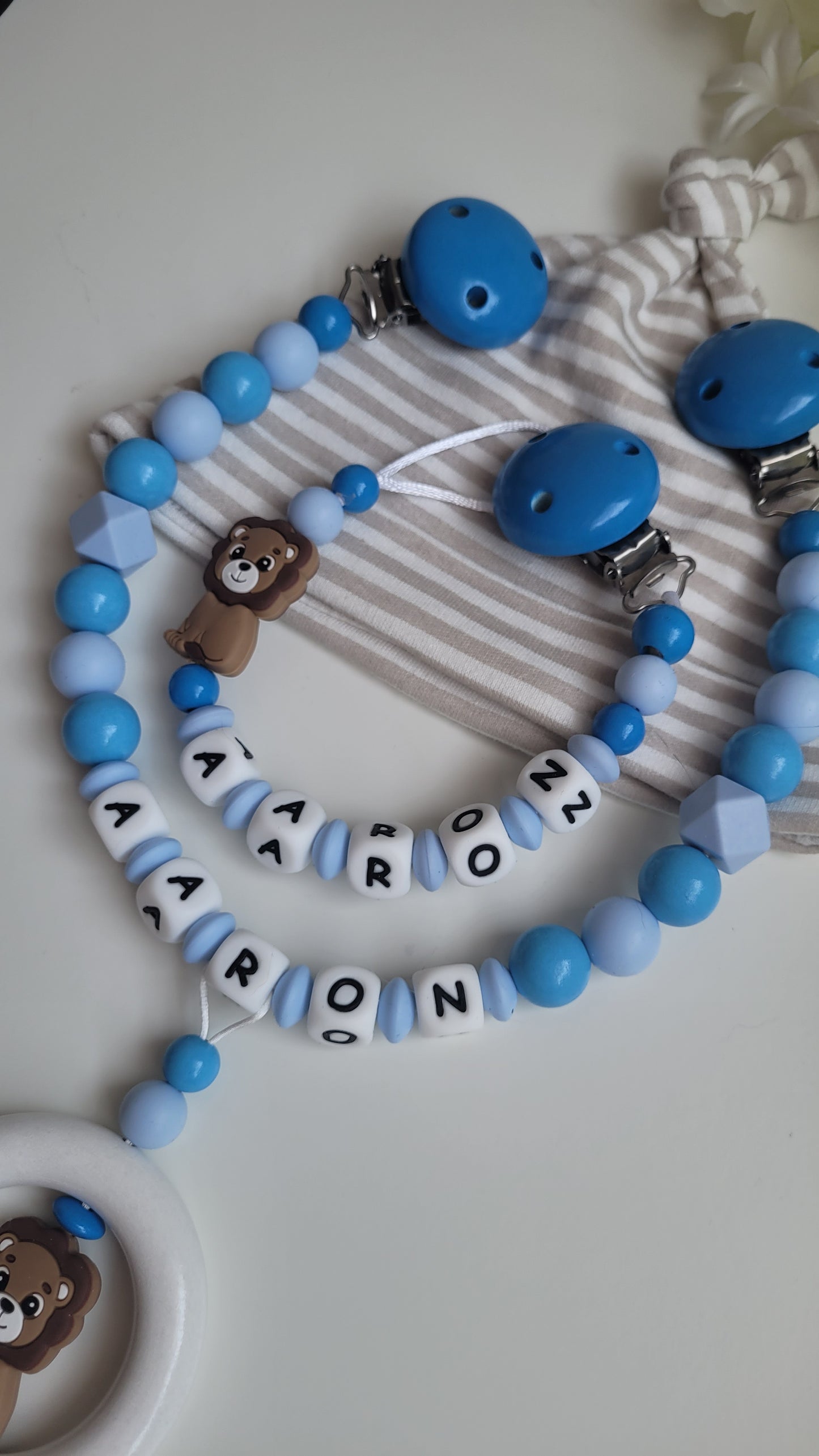 3tlg.Set Schnullerkette Kinderwagenkette & Greifring mit Namen Löwe blau