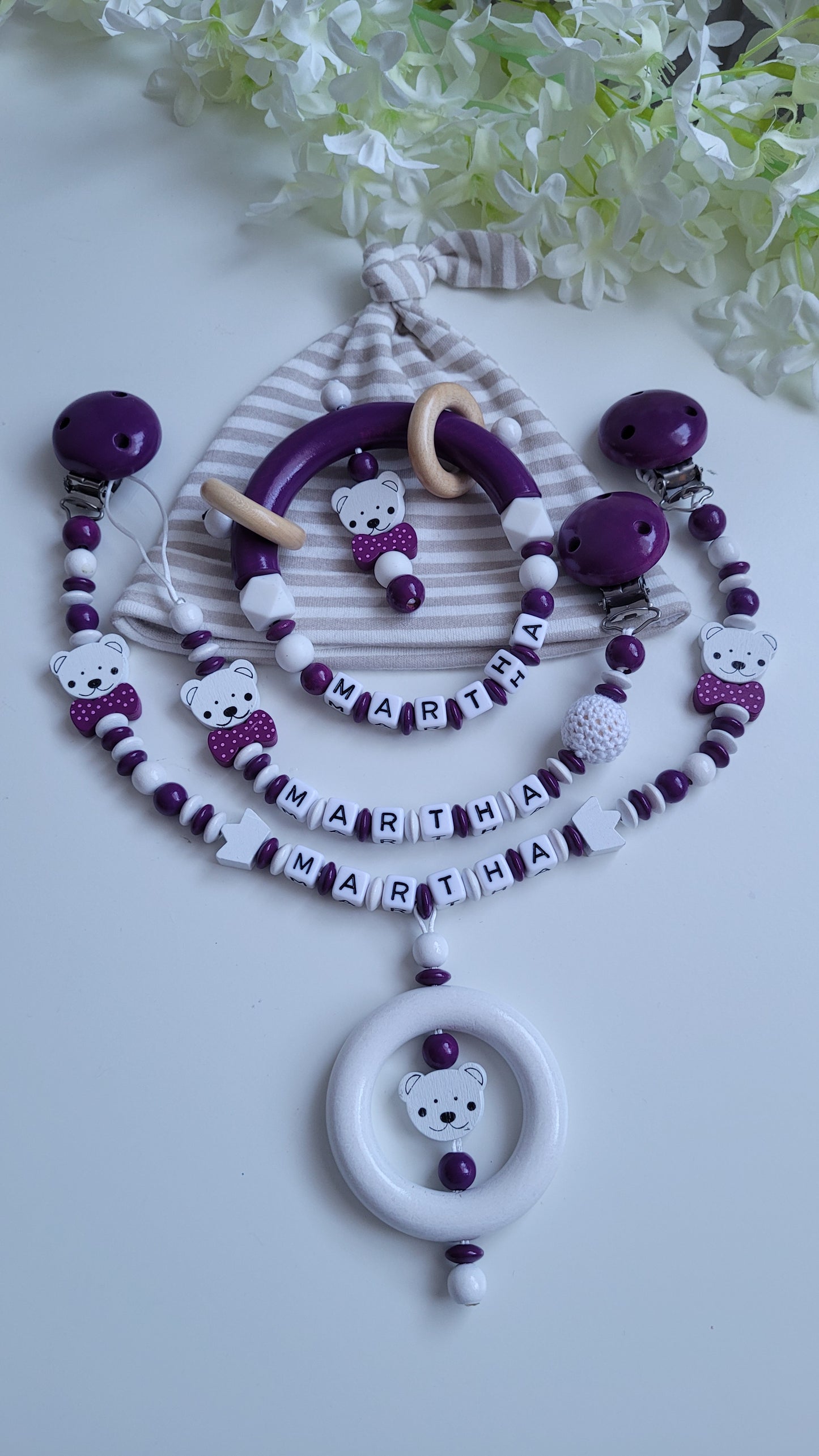 3tlg.Set Schnullerkette Kinderwagenkette & Greifring mit Namen Bärchen pflaume