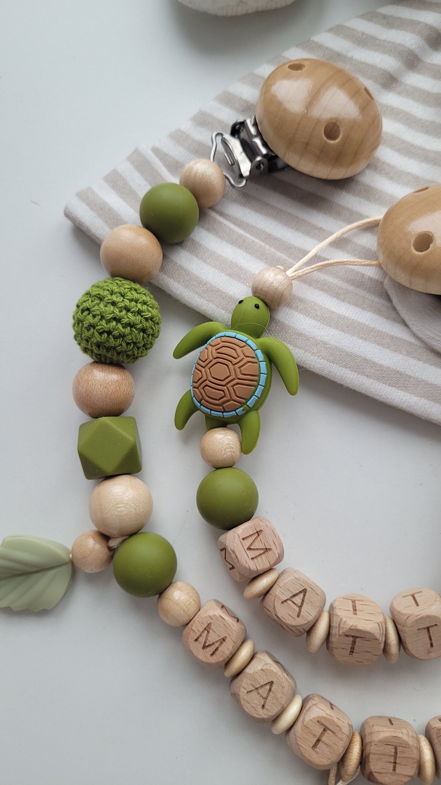 Kinderwagenkette & Schnullerkette mit Namen Schildkröte grün holz