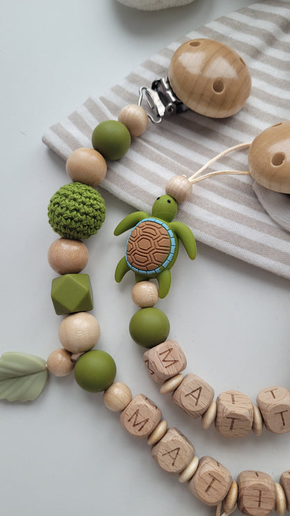 Kinderwagenkette & Schnullerkette mit Namen Schildkröte grün holz