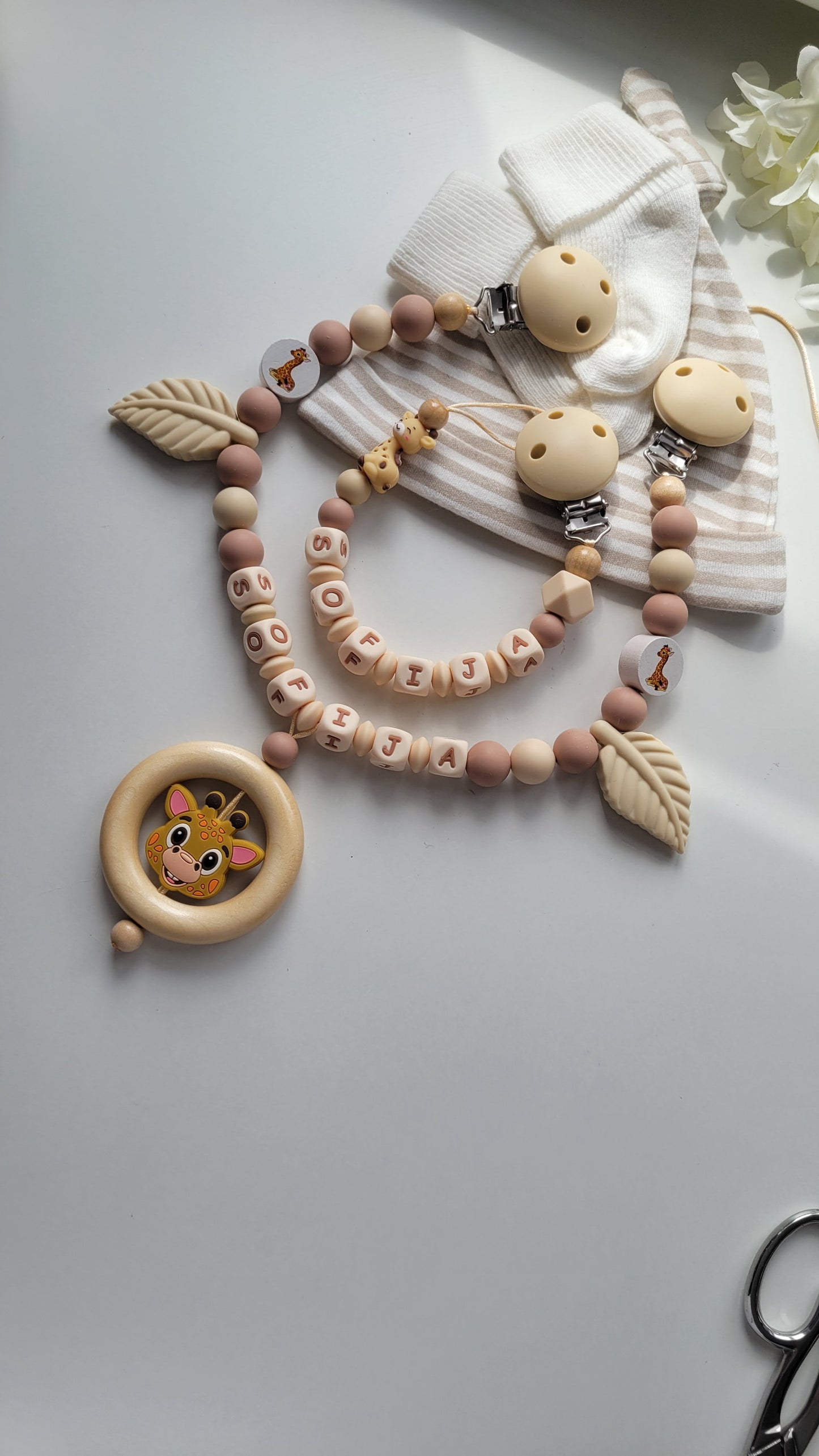 Kinderwagenkette & Schnullerkette mit Namen Giraffen beige braun