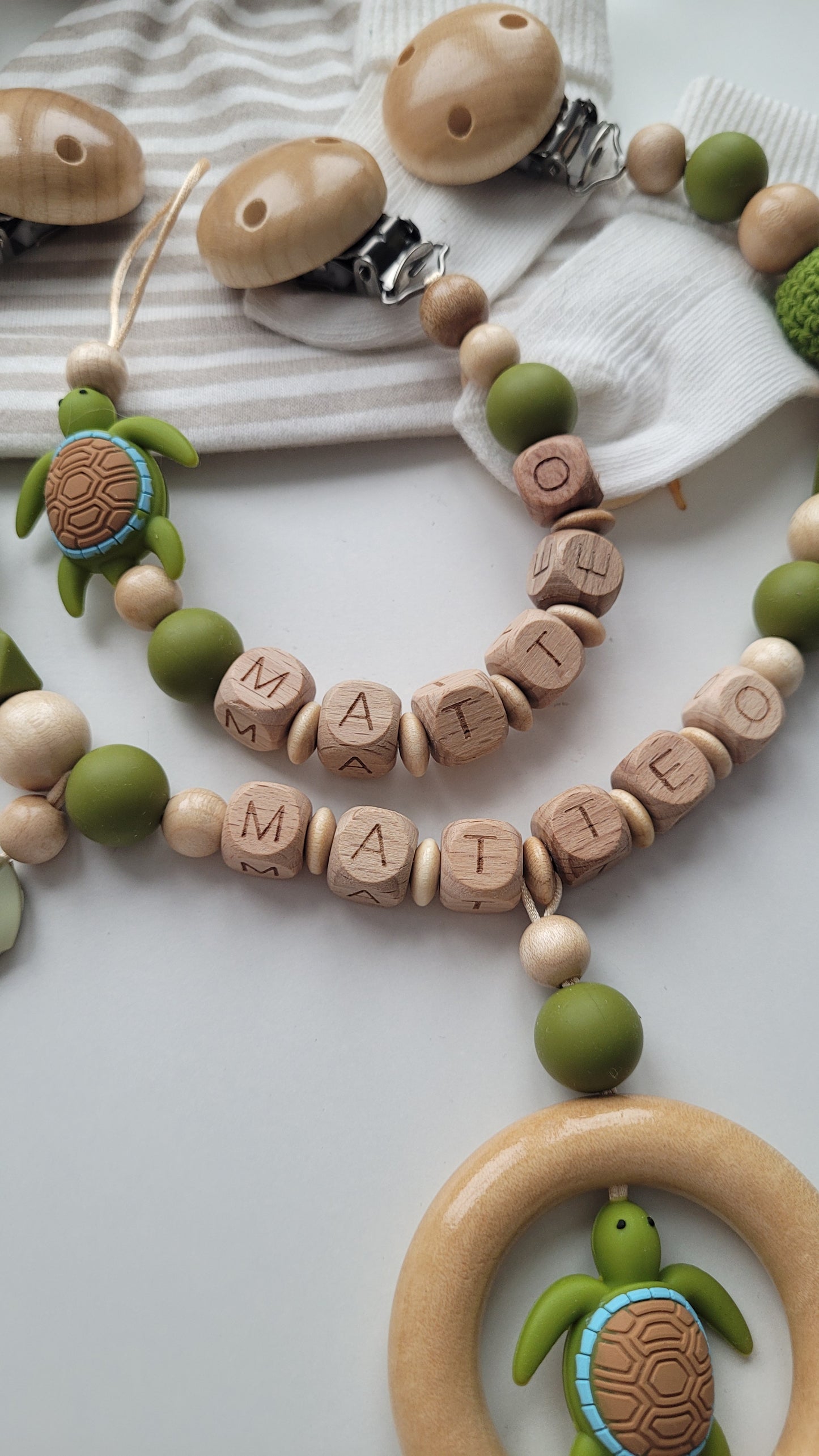 Schnullerkette Kinderwagenkette & Beissring mit Namen Schildkröte holz grün