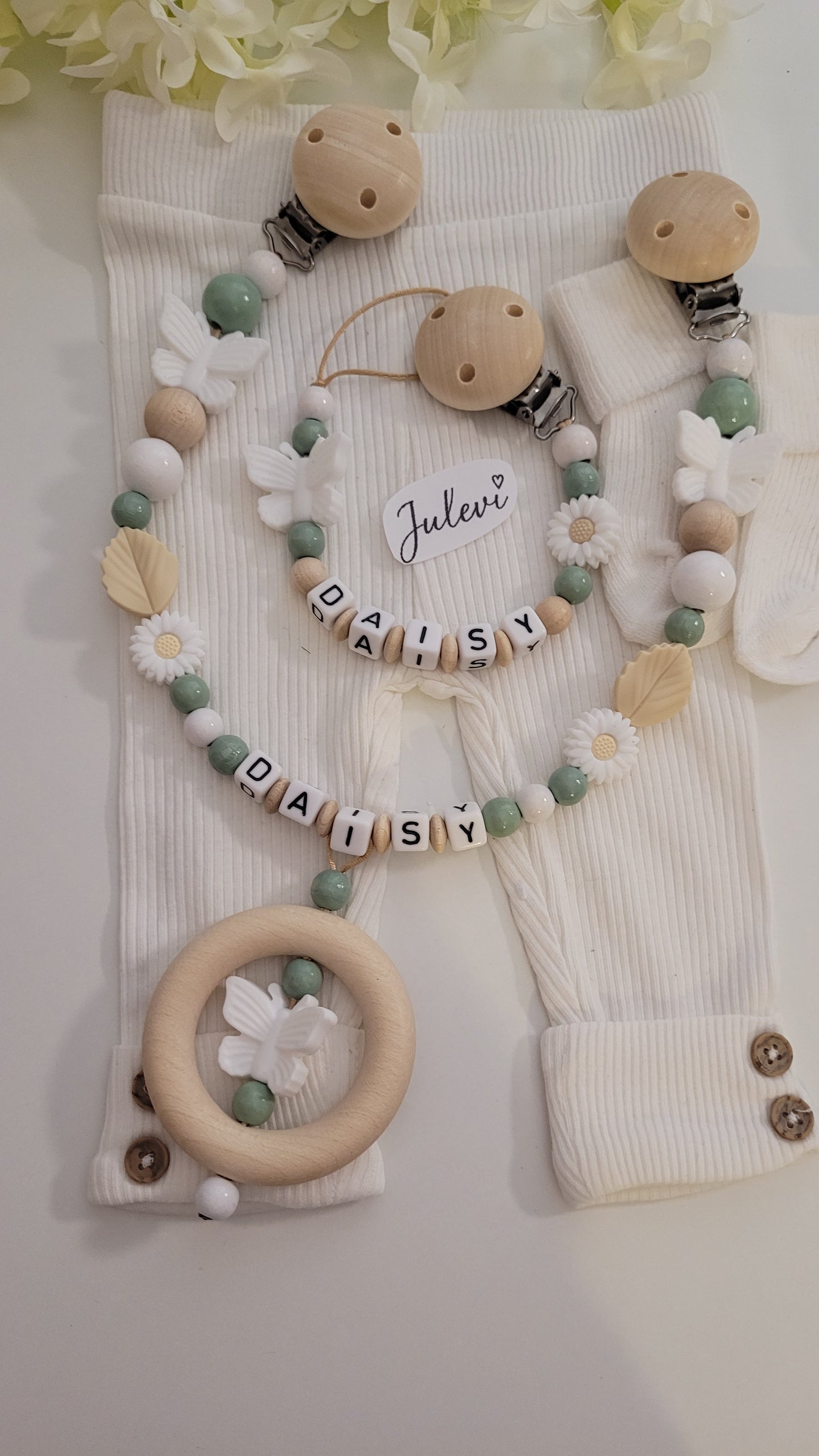 Kinderwagenkette & Schnullerkette mit Namen für Mädchen Gänseblümchen