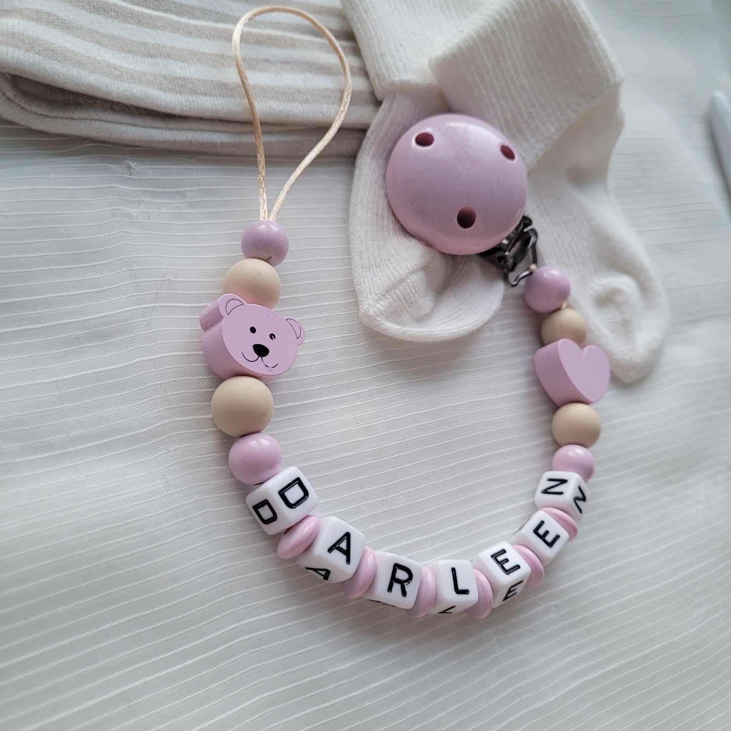 Schnullerkette mit Namen für Mädchen Herz & Teddy rosa beige