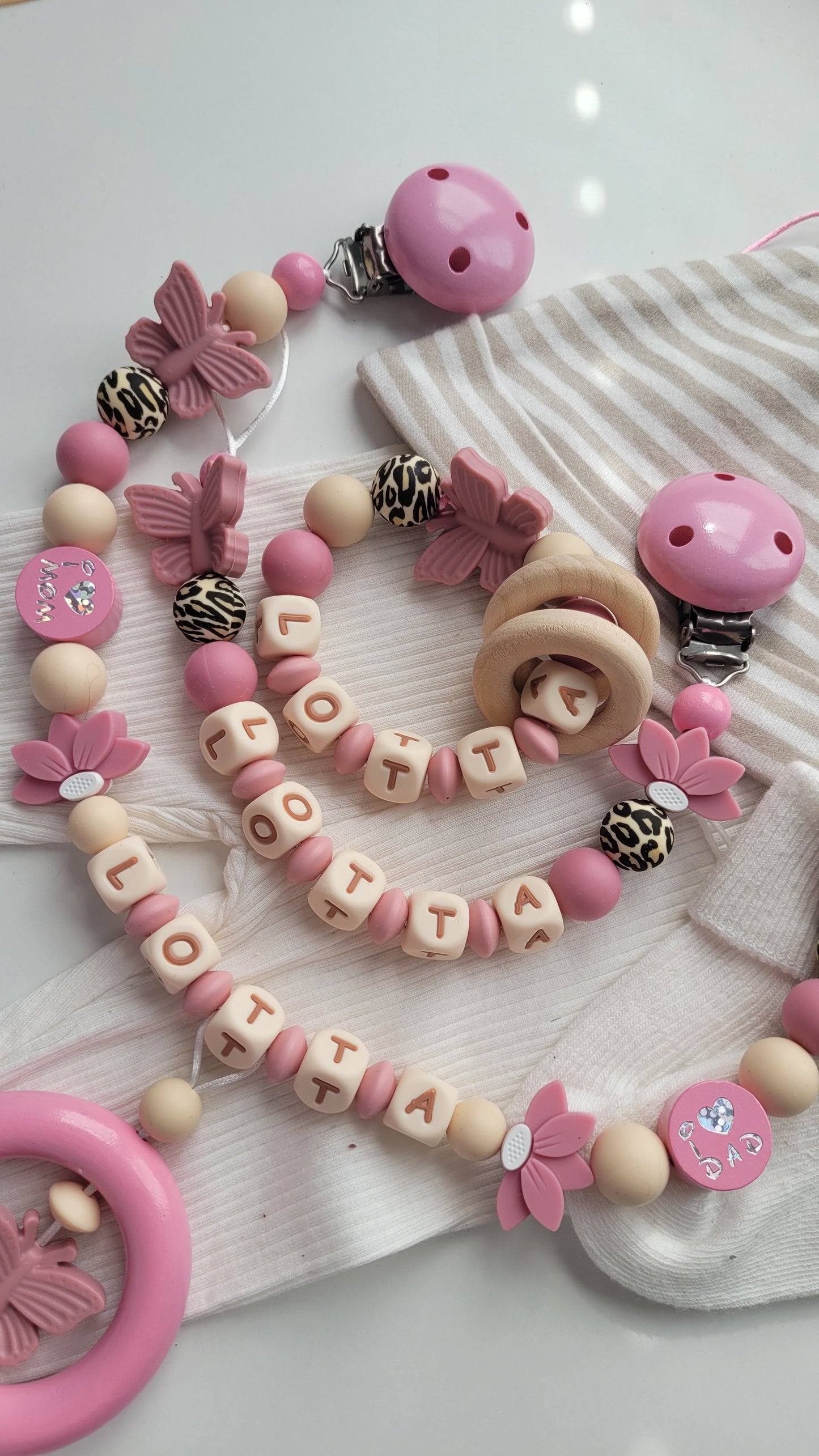 3er Set Schnullerkette Kinderwagenkette & Beissring mit Namen  Blumen &Schmetterlinge beige altrosa