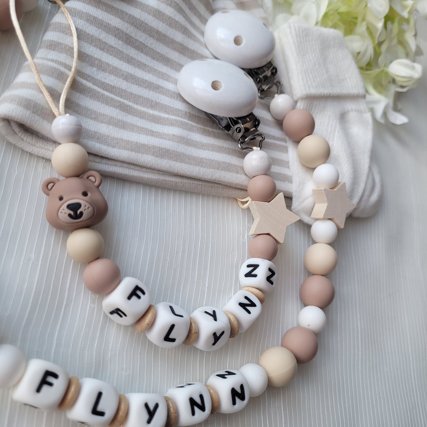 Kinderwagenkette & Schnullerkette Set Baby Teddy für Jungen braun beige weiss holz