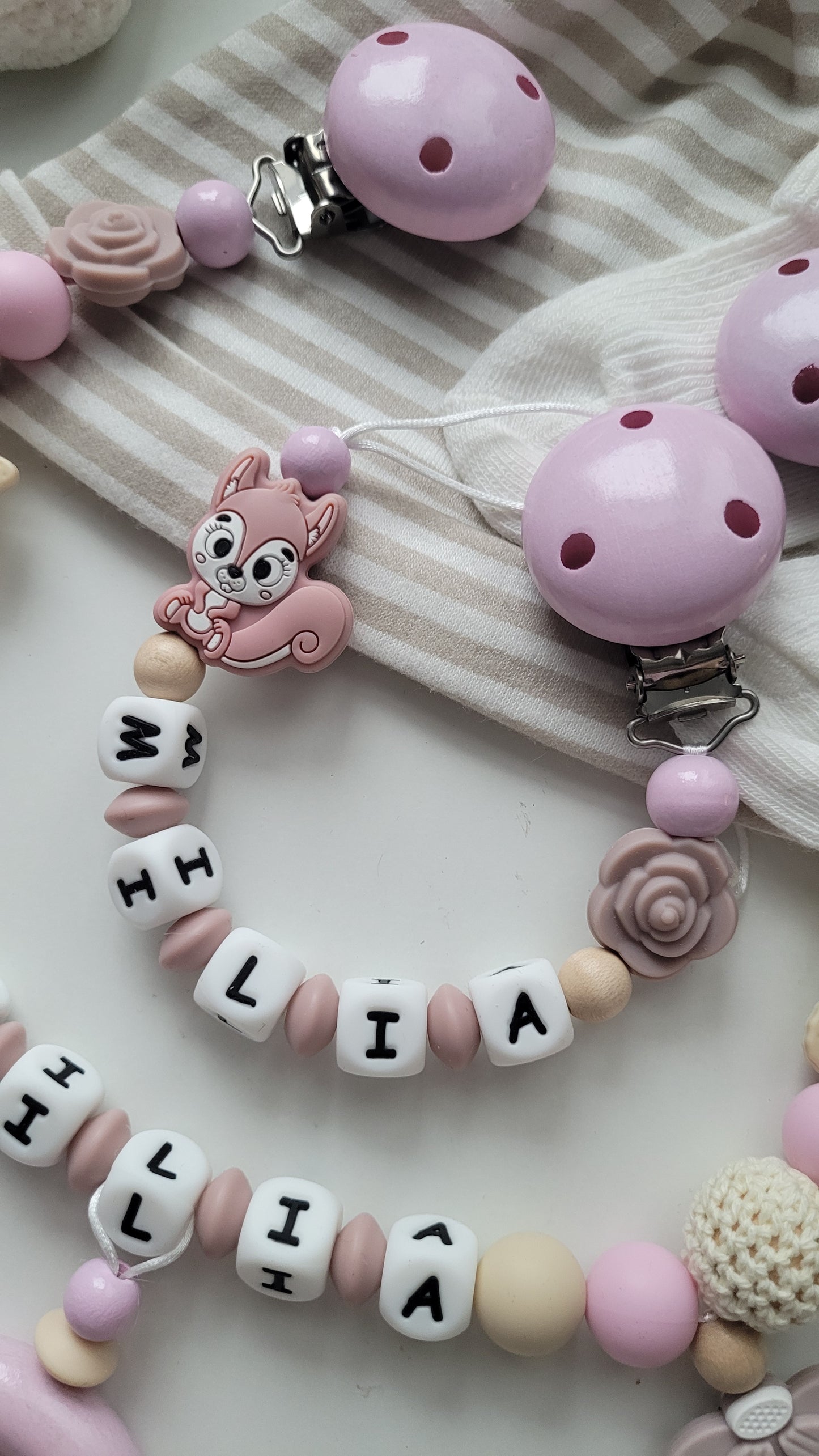 Kinderwagenkette & Schnullerkette mit Namen Eichhörnchen beige rosa