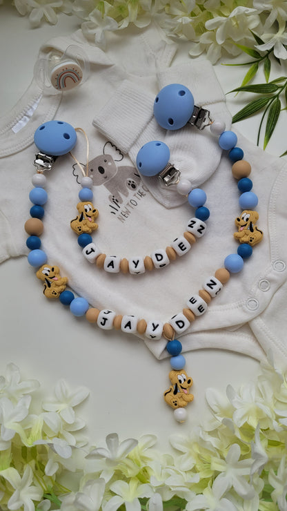 Kinderwagenkette & Schnullerkette mit Namen für Jungen Hund blau gelb