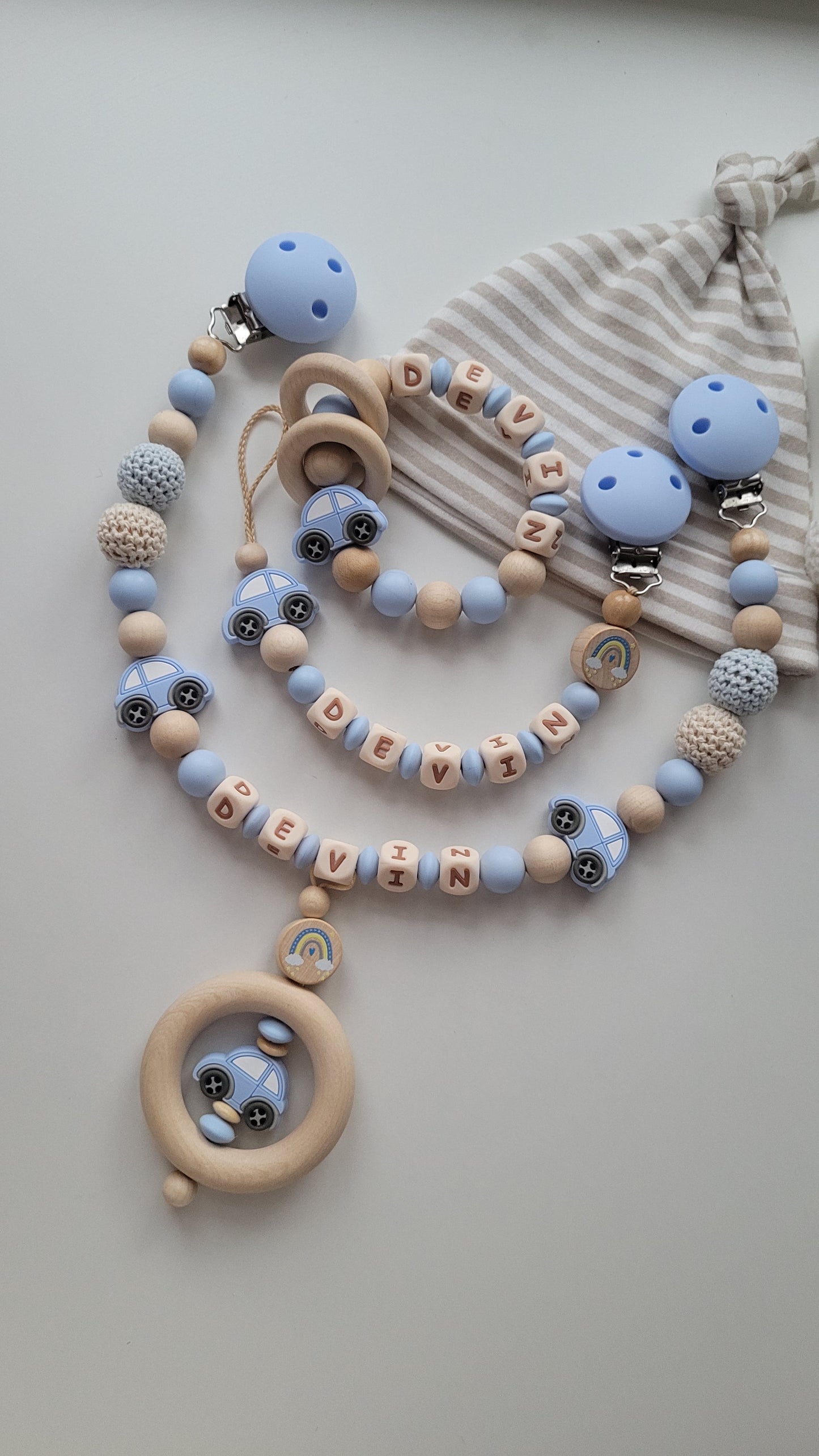 Schnullerkette Kinderwagenkette & Greifring mit Namen Auto Regenbogen babyblau holz