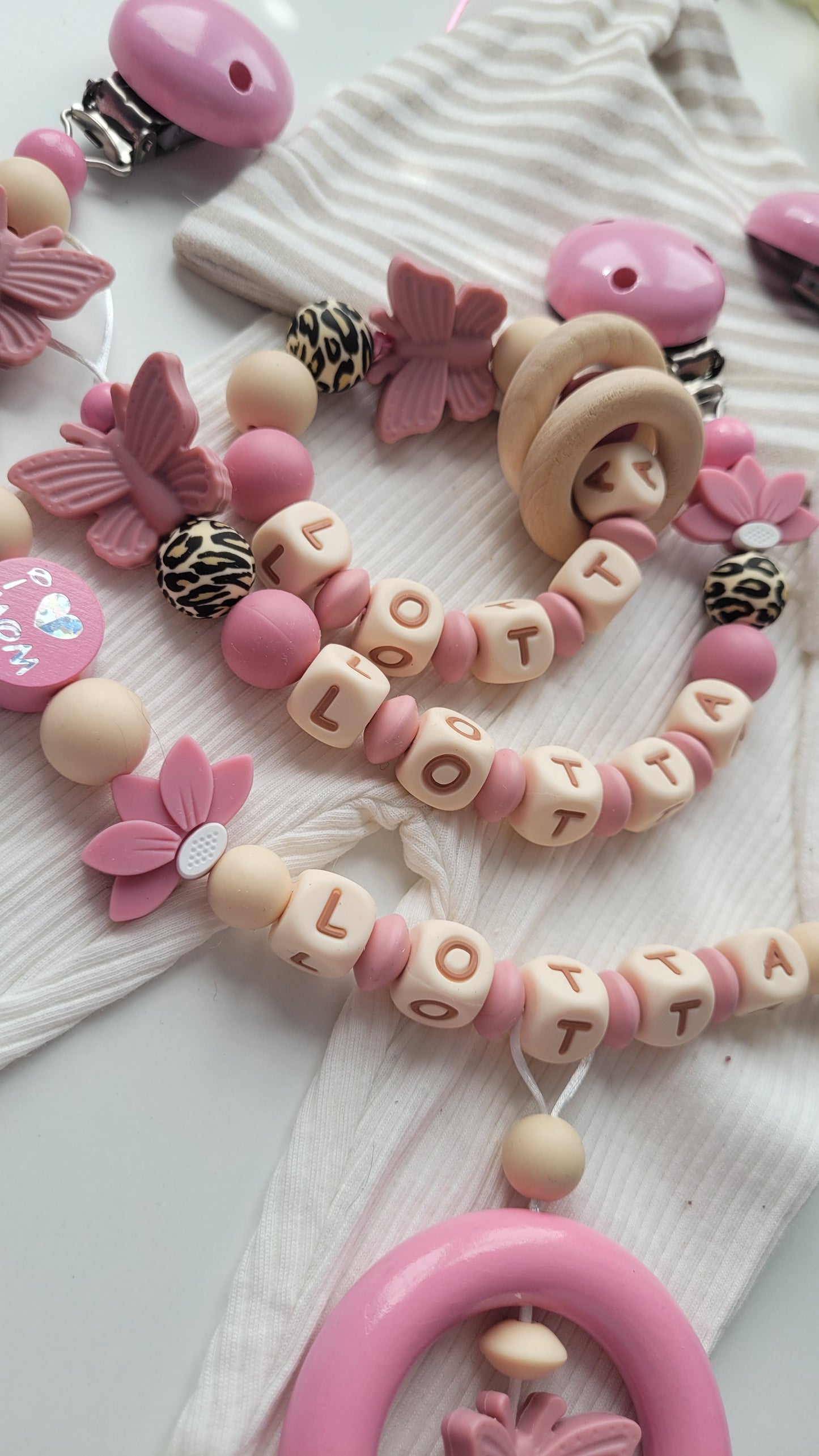 3er Set Schnullerkette Kinderwagenkette & Beissring mit Namen  Blumen &Schmetterlinge beige altrosa