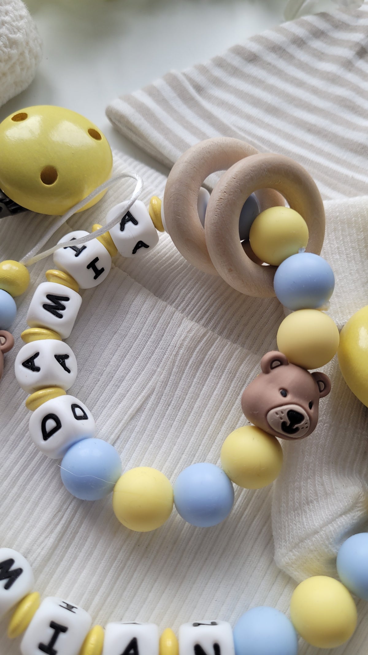 3er Set Schnullerkette Kinderwagenkette & Greifring mit Namen Bärchen gelb blau