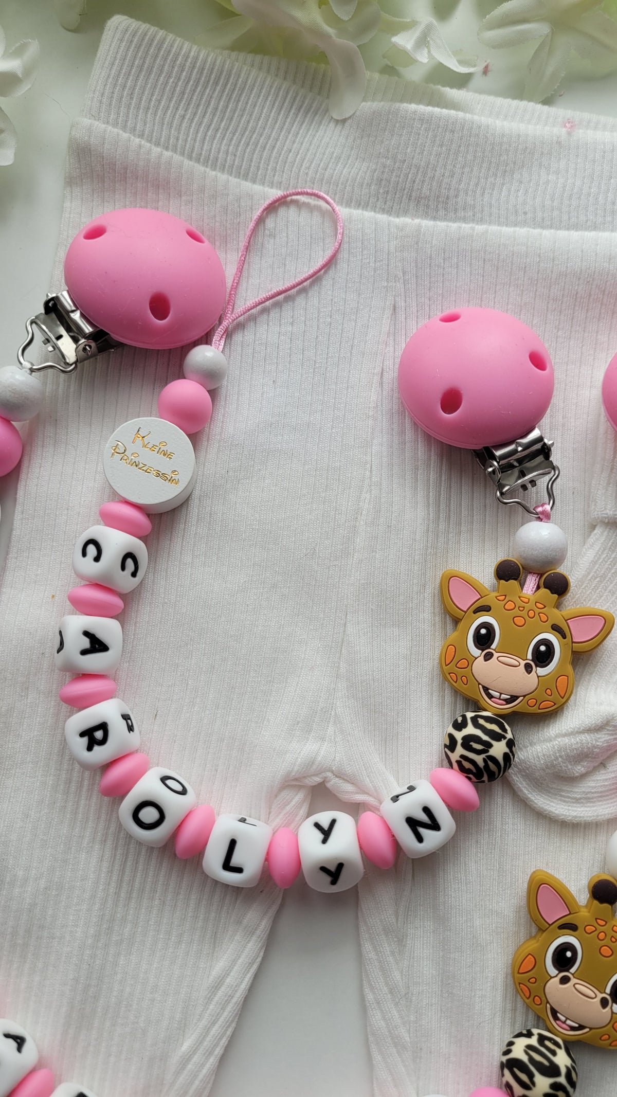 Kinderwagenkette & Schnullerkette Set mit Namen Giraffe Prinzessin-Schriftzug pink weiß Silikon Holz | personalisiert