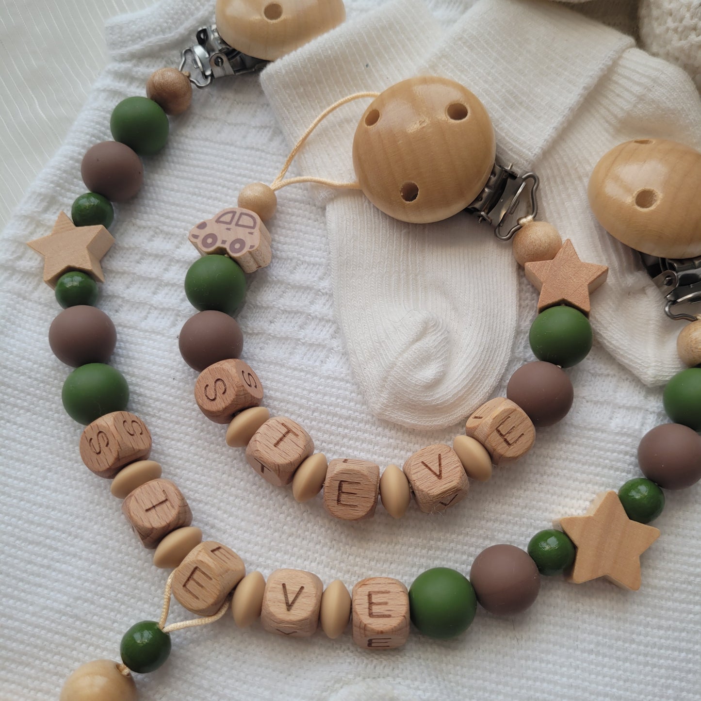 Kinderwagenkette & Schnullerkette mit Namen Auto holz grün