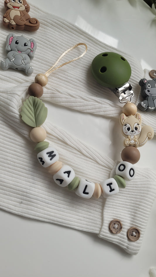Schnullerkette mit Namen Eichhörnchen grün beige