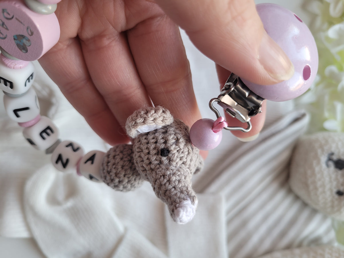 Schnullerkette mit Namen für Mädchen Elefant gehäkelt rosa grau
