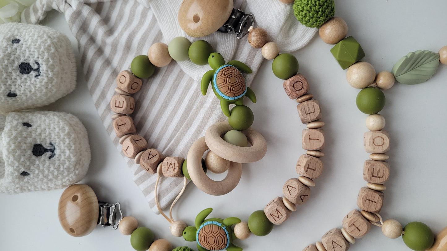 Schnullerkette Kinderwagenkette & Beissring mit Namen Schildkröte holz grün