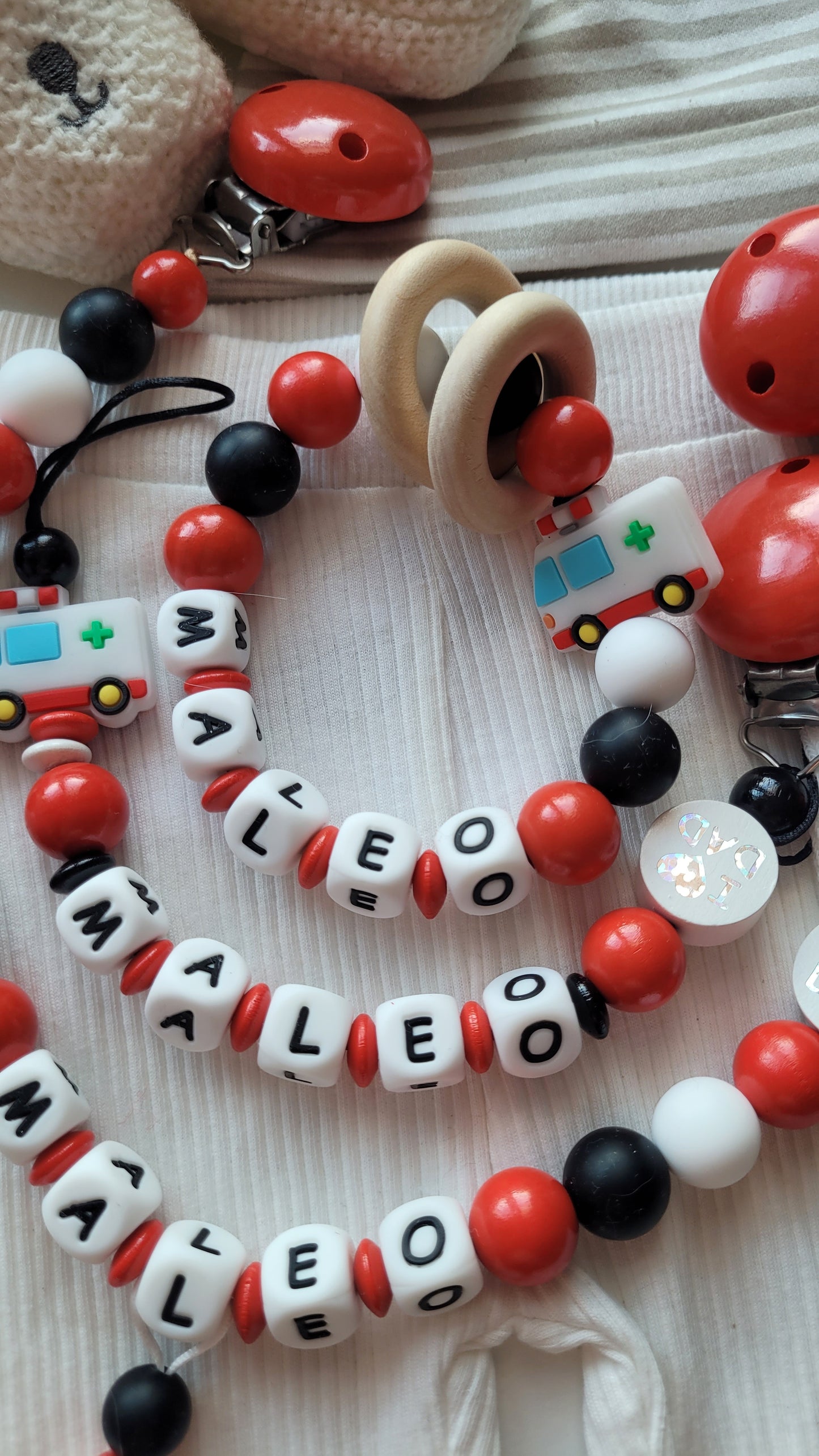 3er Set Schnullerkette Kinderwagenkette & Greifring Krankenwagen