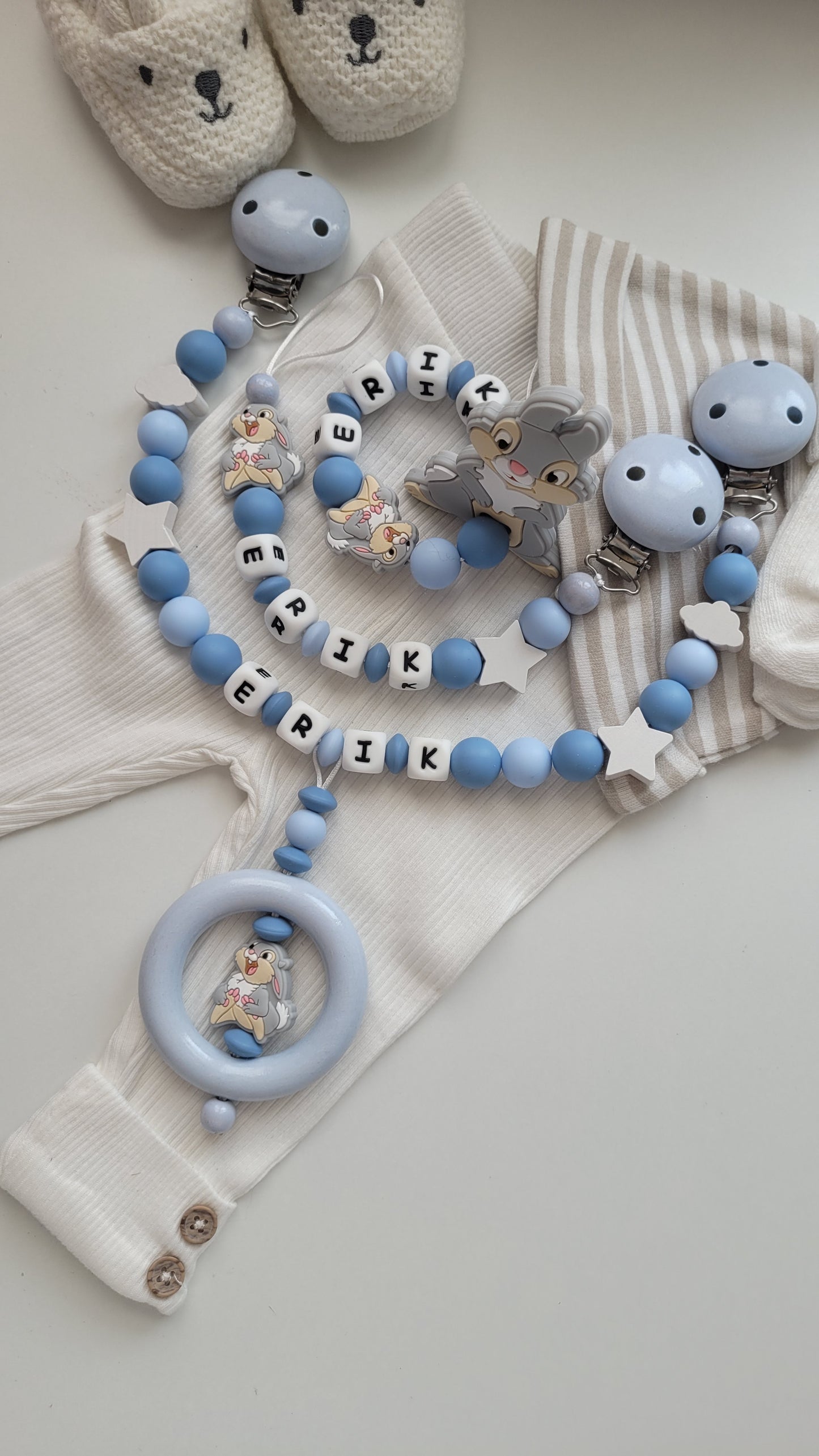 3tlg Schnullerkette Kinderwagenkette Greifring mit Namen Hase Wolken und Sterne blau
