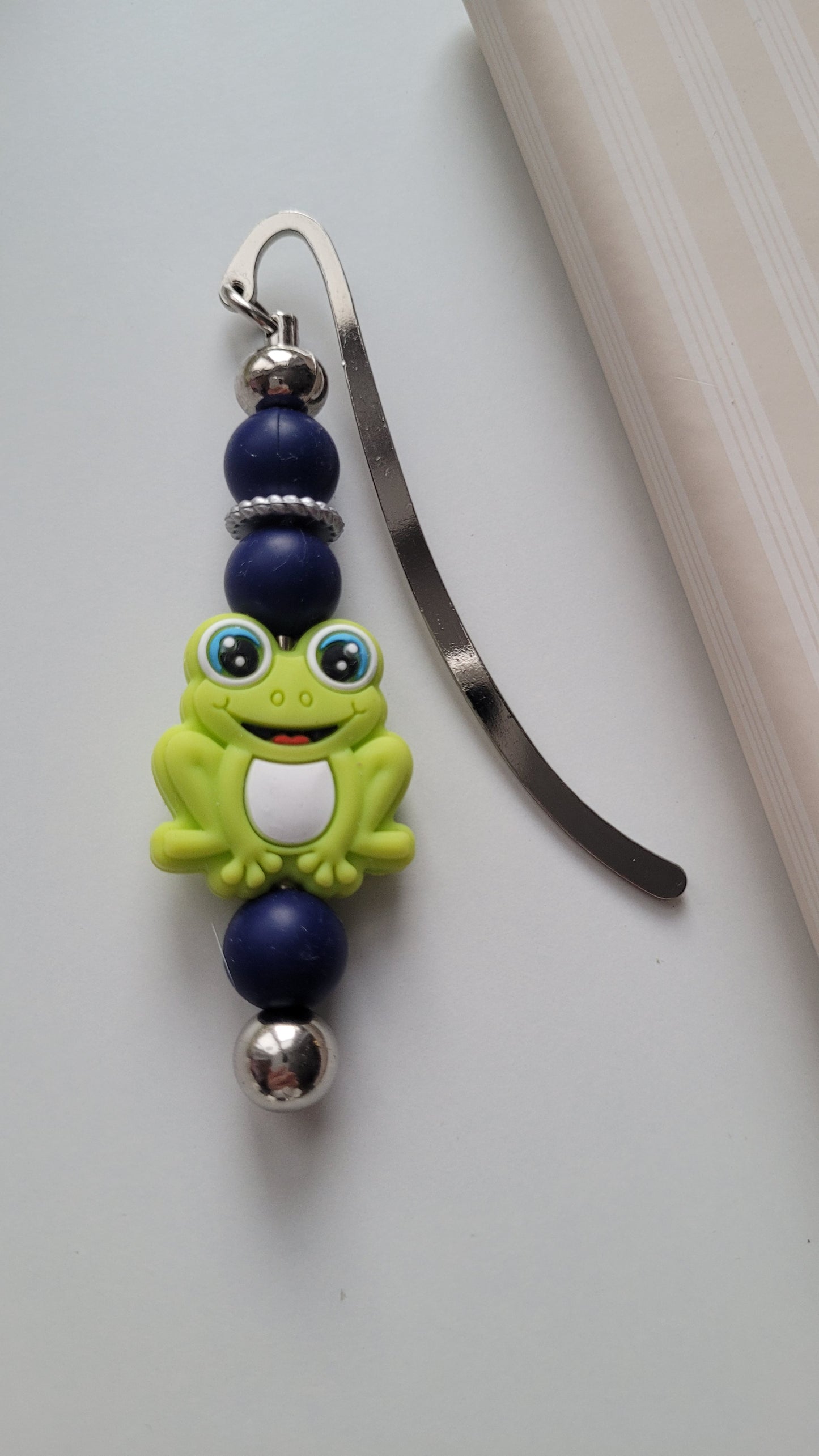 Lesezeichen Frosch dunkelblau silber