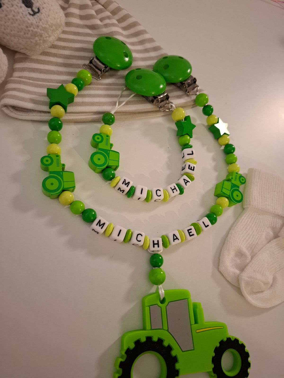 Kinderwagenkette & Schnullerkette Set mit Namen Traktor grün hellgrün personalisiert