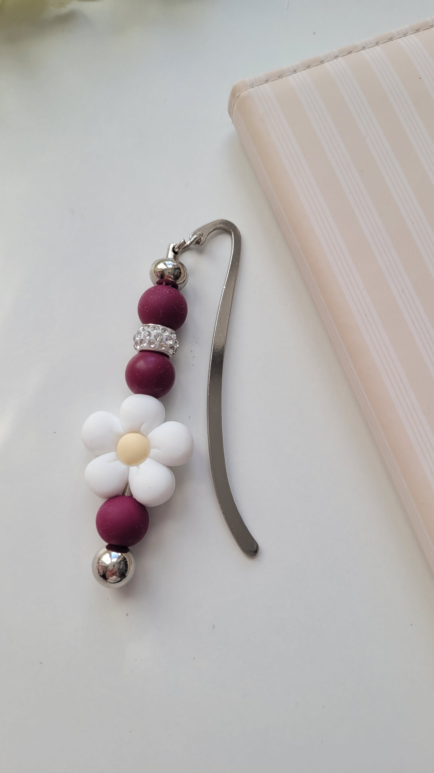 Lesezeichen Blume weinrot glitzer