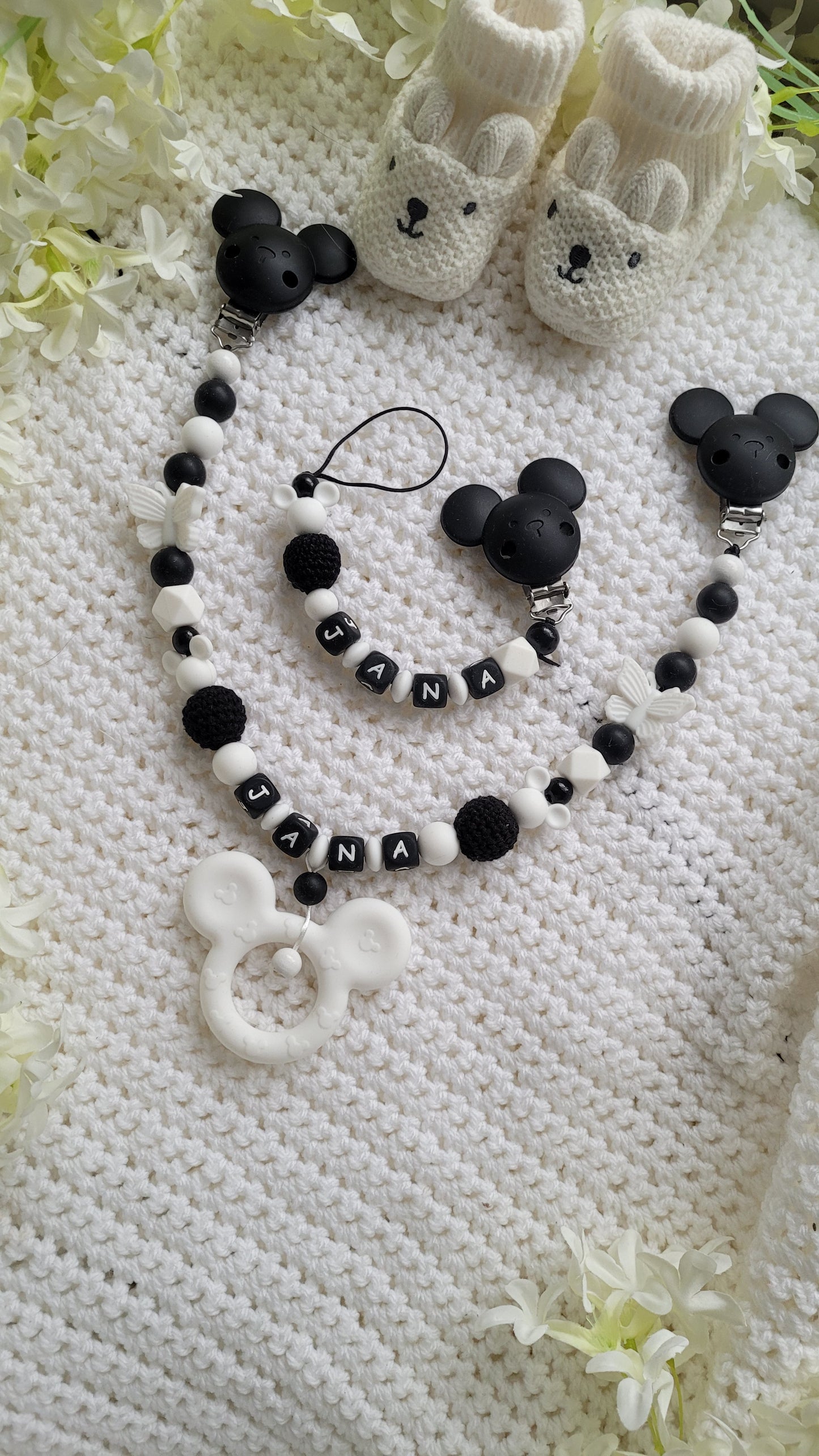 Kinderwagenkette & Schnullerkette mit Namen für Mädchen Schmetterling Maus weiß schwarz