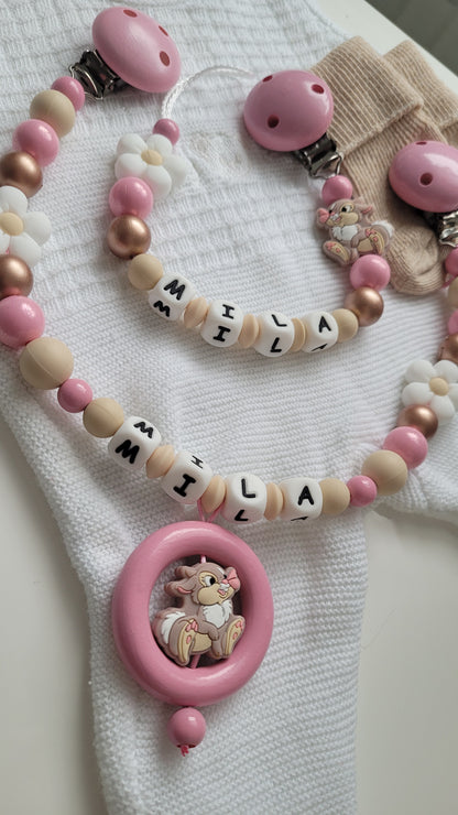 Kinderwagenkette & Schnullerkette mit Namen Hasen perlgold glitzerrosa