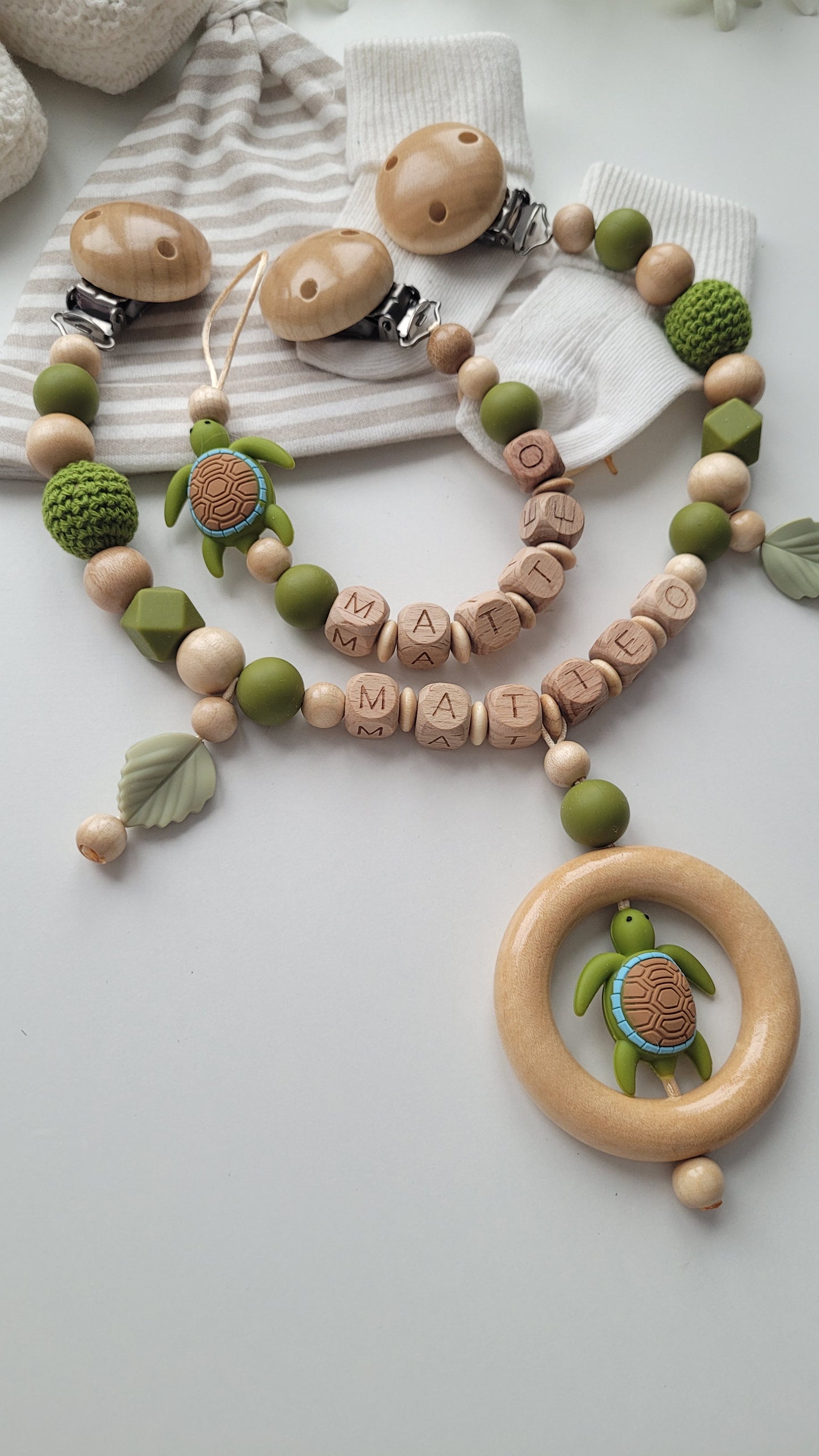 Schnullerkette Kinderwagenkette & Beissring mit Namen Schildkröte holz grün
