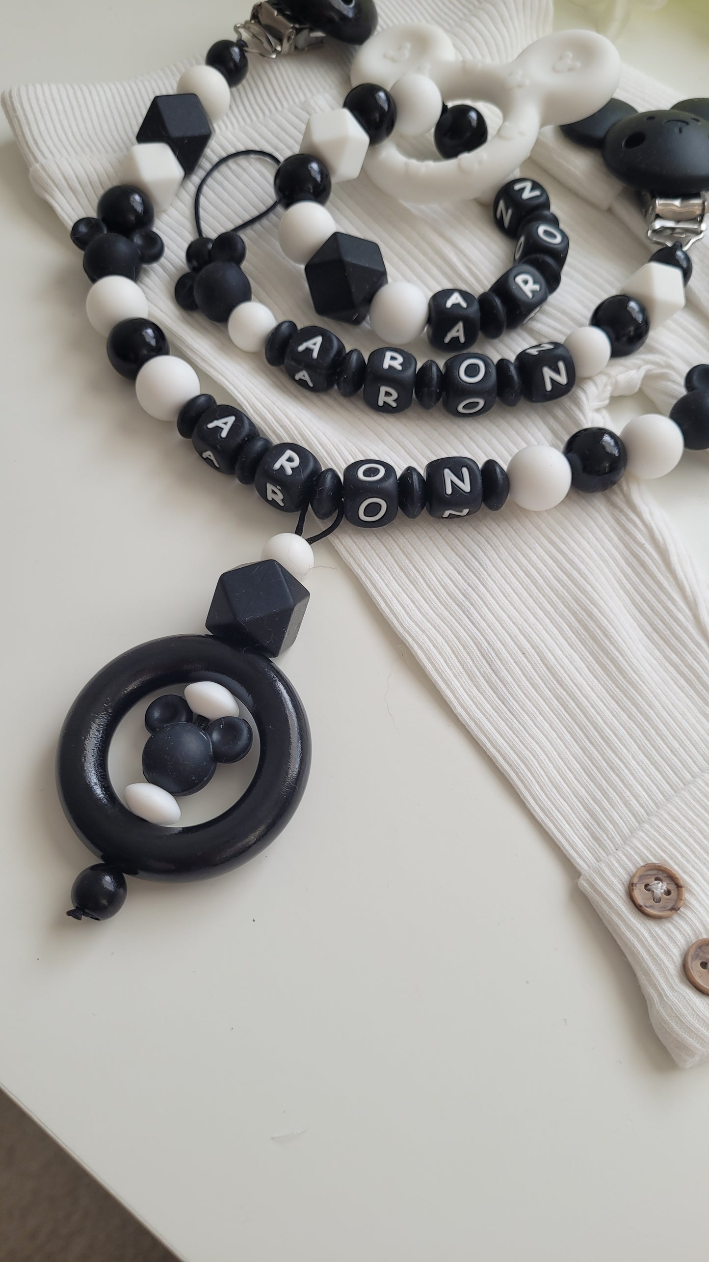 Komplett Set 3tlg Schnullerkette Kinderwagenkette Greifring mit Namen Maus schwarz weiß