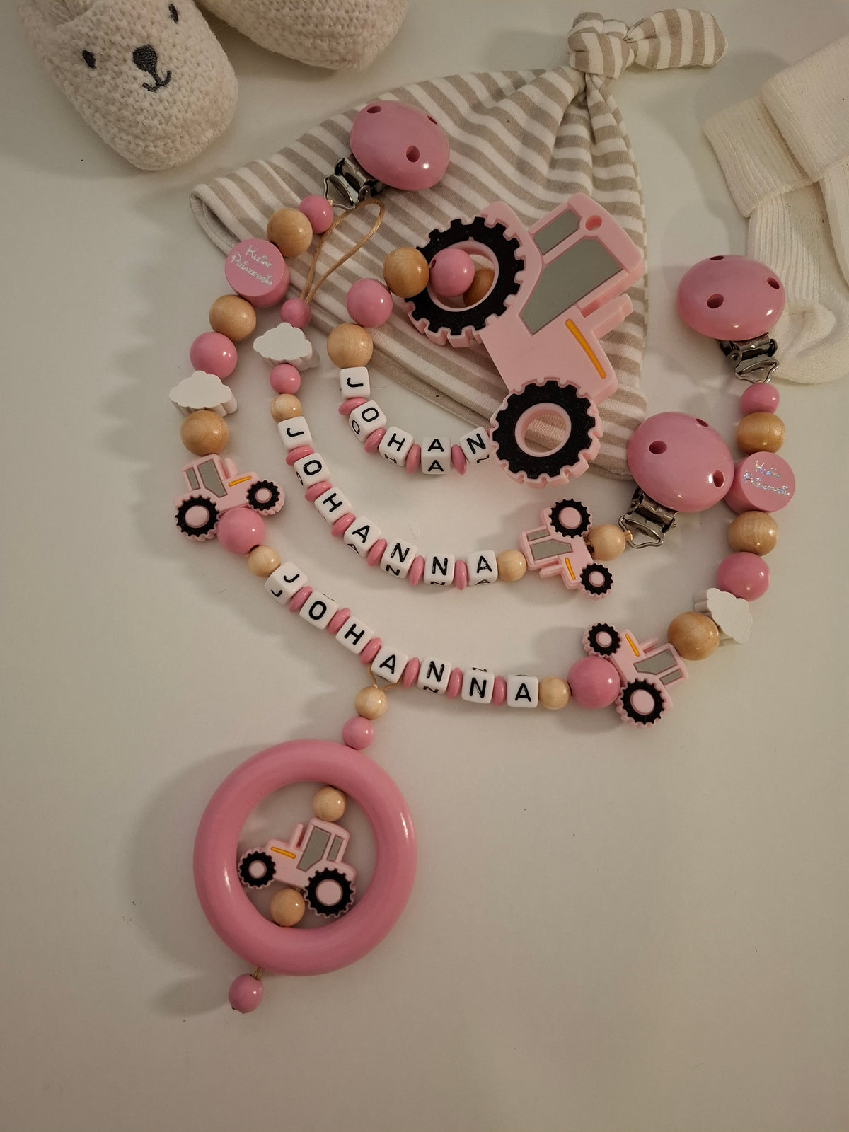 3er-Set Schnullerkette Kinderwagenkette & Greifring mit Namen Traktor rosa holz