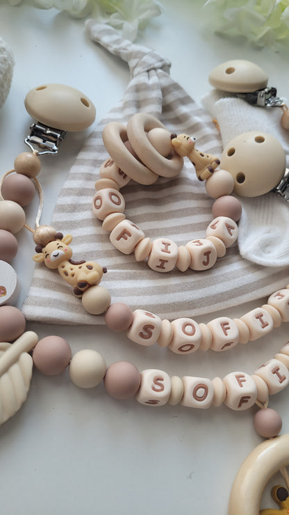 3er Set Schnullerkette Kinderwagenkette & Beissring mit Namen Giraffen & Blätter beige