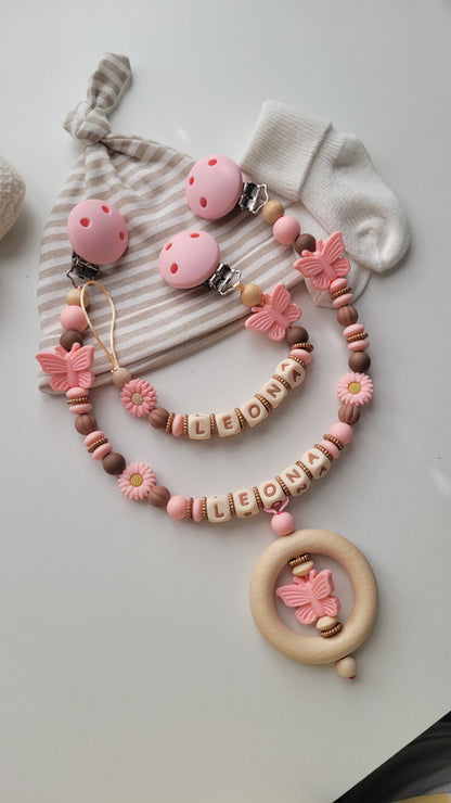 Kinderwagenkette & Schnullerkette mit Namen Schmetterling & Blumen apricot braun
