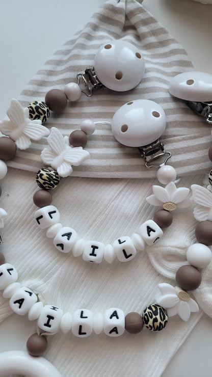 Kinderwagenkette & Schnullerkette mit Namen  Schmetterling leo braun weiß