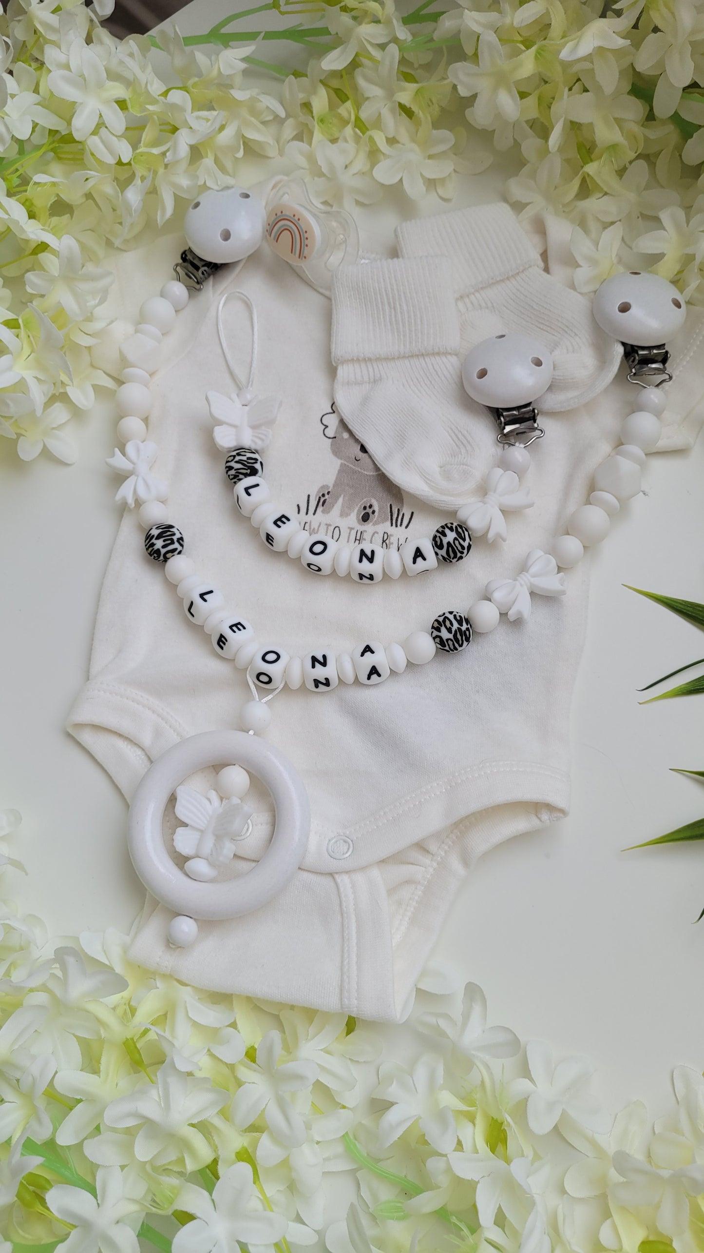Kinderwagenkette & Schnullerkette mit Namen Schmetterling weiß leo