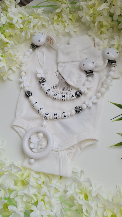 Kinderwagenkette & Schnullerkette mit Namen Schmetterling weiß leo