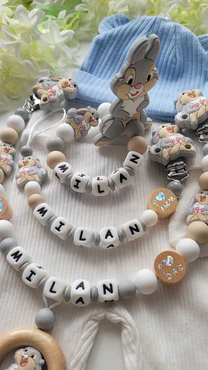 3tlg.Set Schnullerkette Kinderwagenkette & Beissring mit Namen Hase