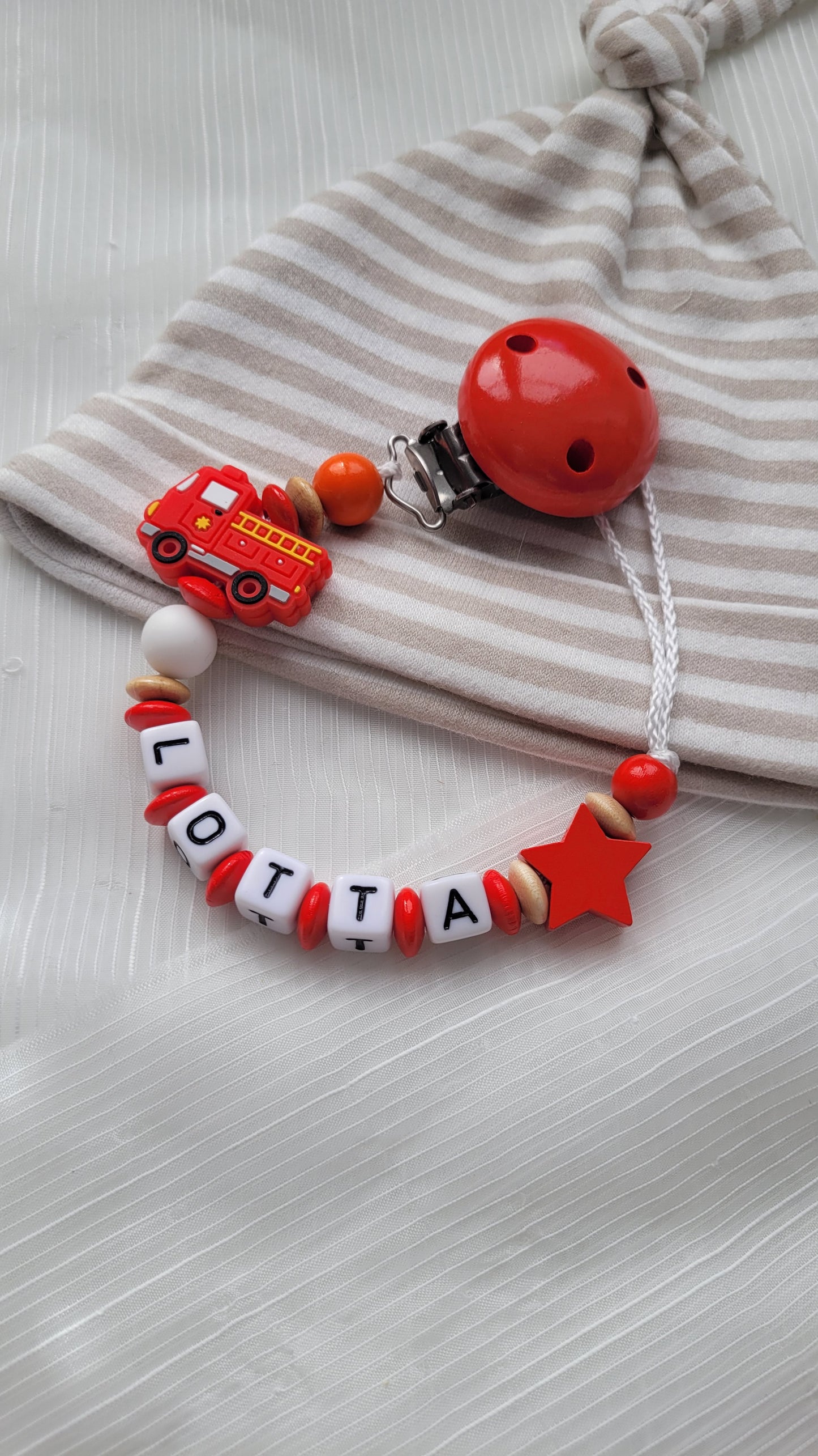 Kinderwagenkette & Schnullerkette mit Namen für Mädchen Feuerwehr