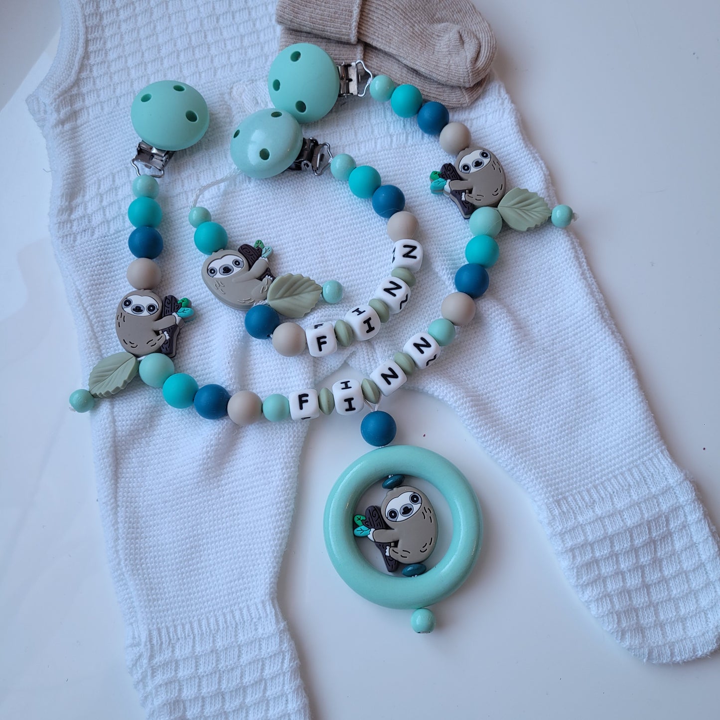 Kinderwagenkette & Schnullerkette mit Namen Faultier mint türkis