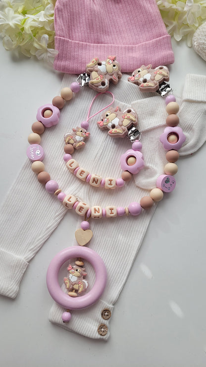 2tlg. Set Kinderwagenkette & Schnullerkette mit Namen – Hase & Blumen rosa taupe
