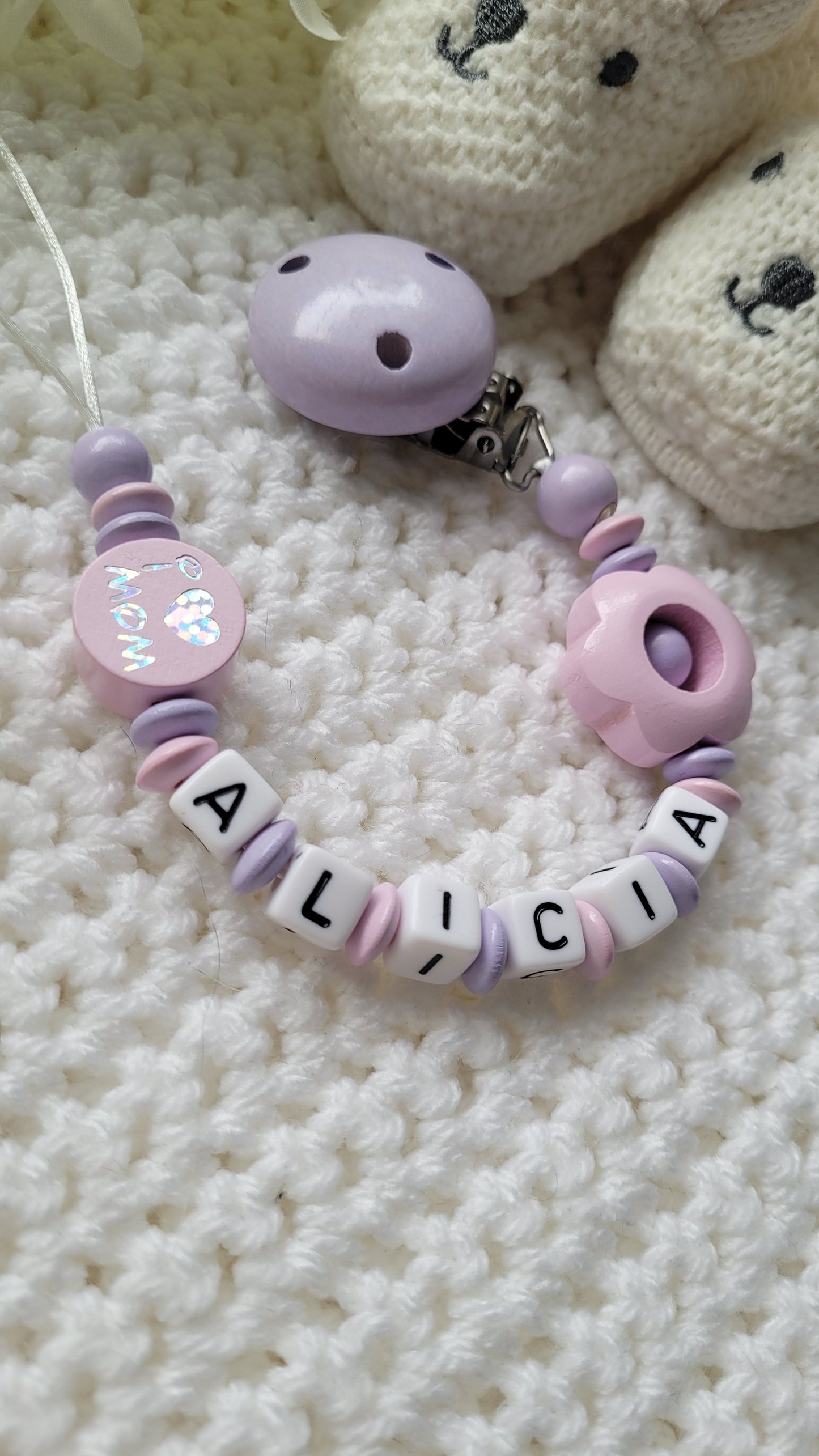 Schnullerkette mit Namen für Mädchen flieder rosa i love Mom und I love Dad